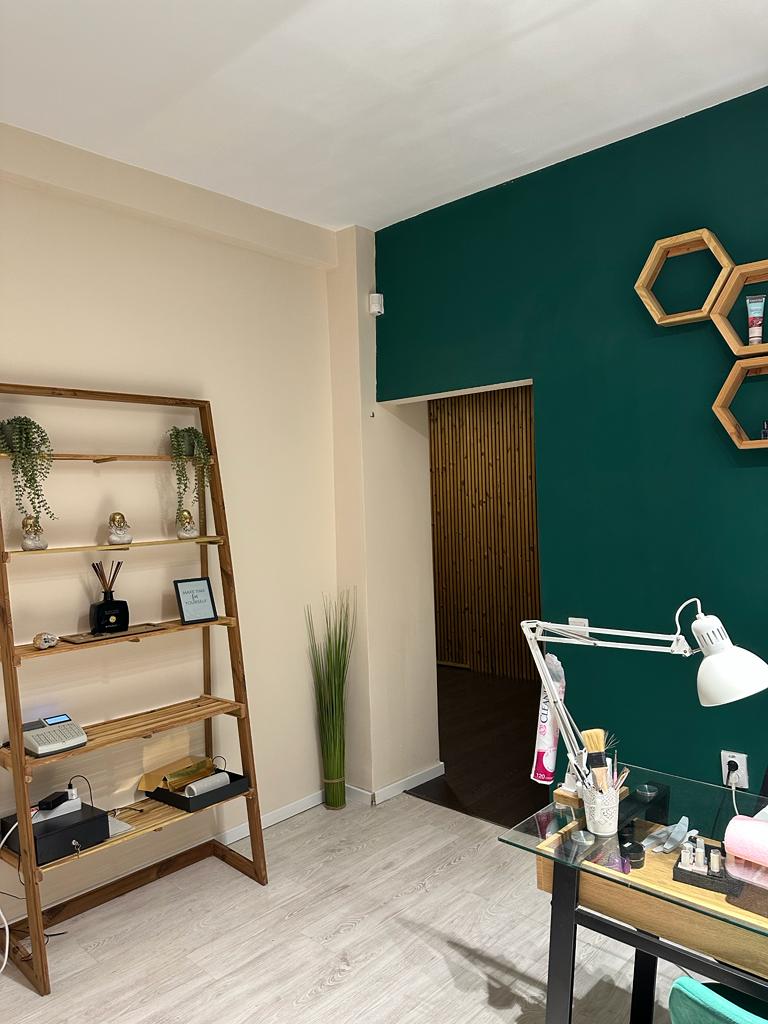 Inchiriez spatiu cu preluare afacere. Salon de infrumusetare in Cluj.
