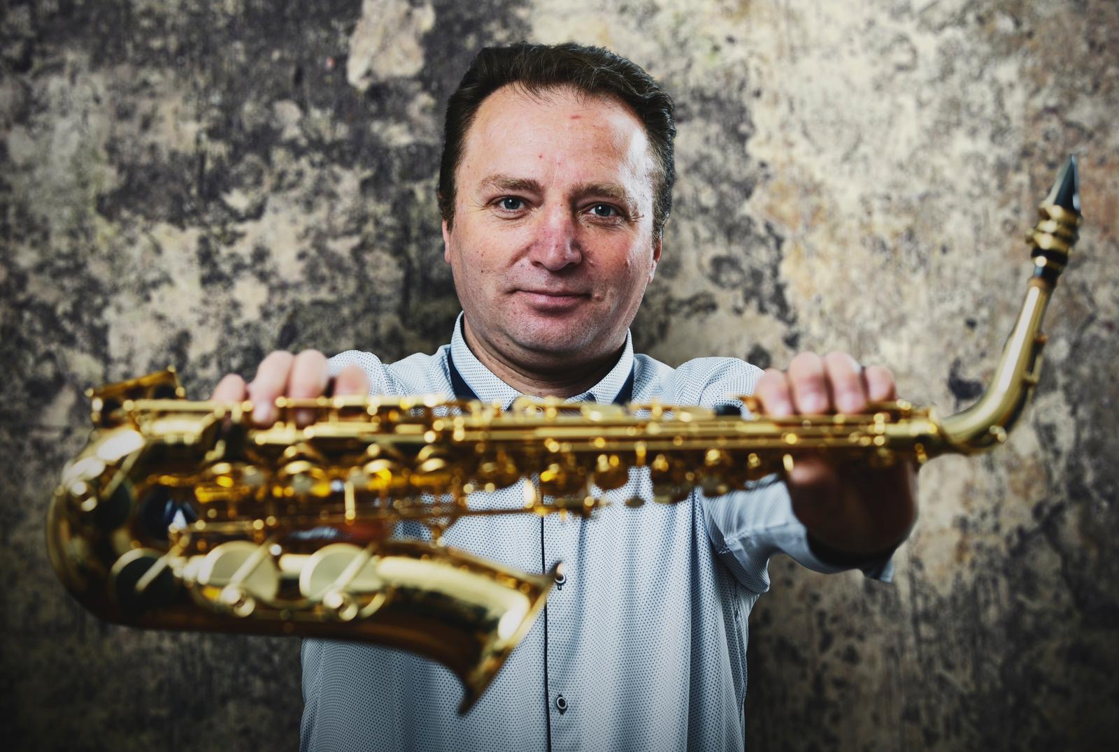 Saxofonist nunti botezuri cafenele restaurante