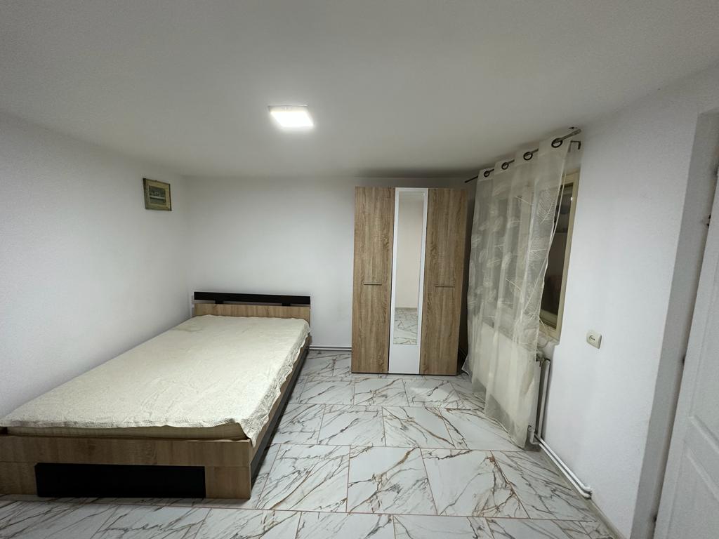 Închiriez casă în Roșu Ilfov