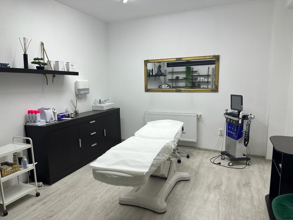 Inchiriez spatiu cu preluare afacere. Salon de infrumusetare in Cluj.
