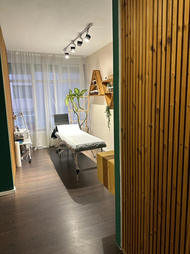Inchiriez spatiu cu preluare afacere. Salon de infrumusetare in Cluj.