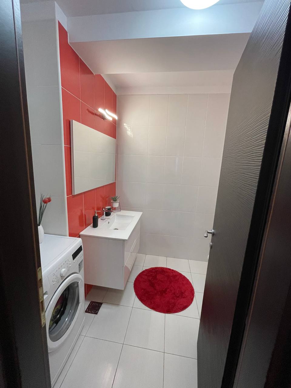 Inchiriez 3 camere | loc parcare inclus | prima inchiriere | proprietar