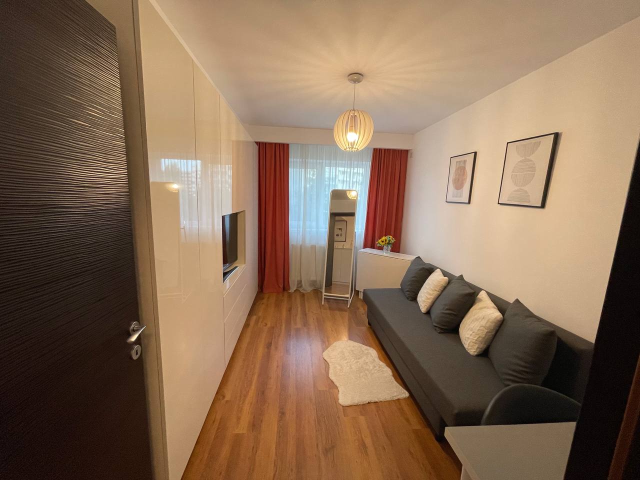 Inchiriez 3 camere | loc parcare inclus | prima inchiriere | proprietar