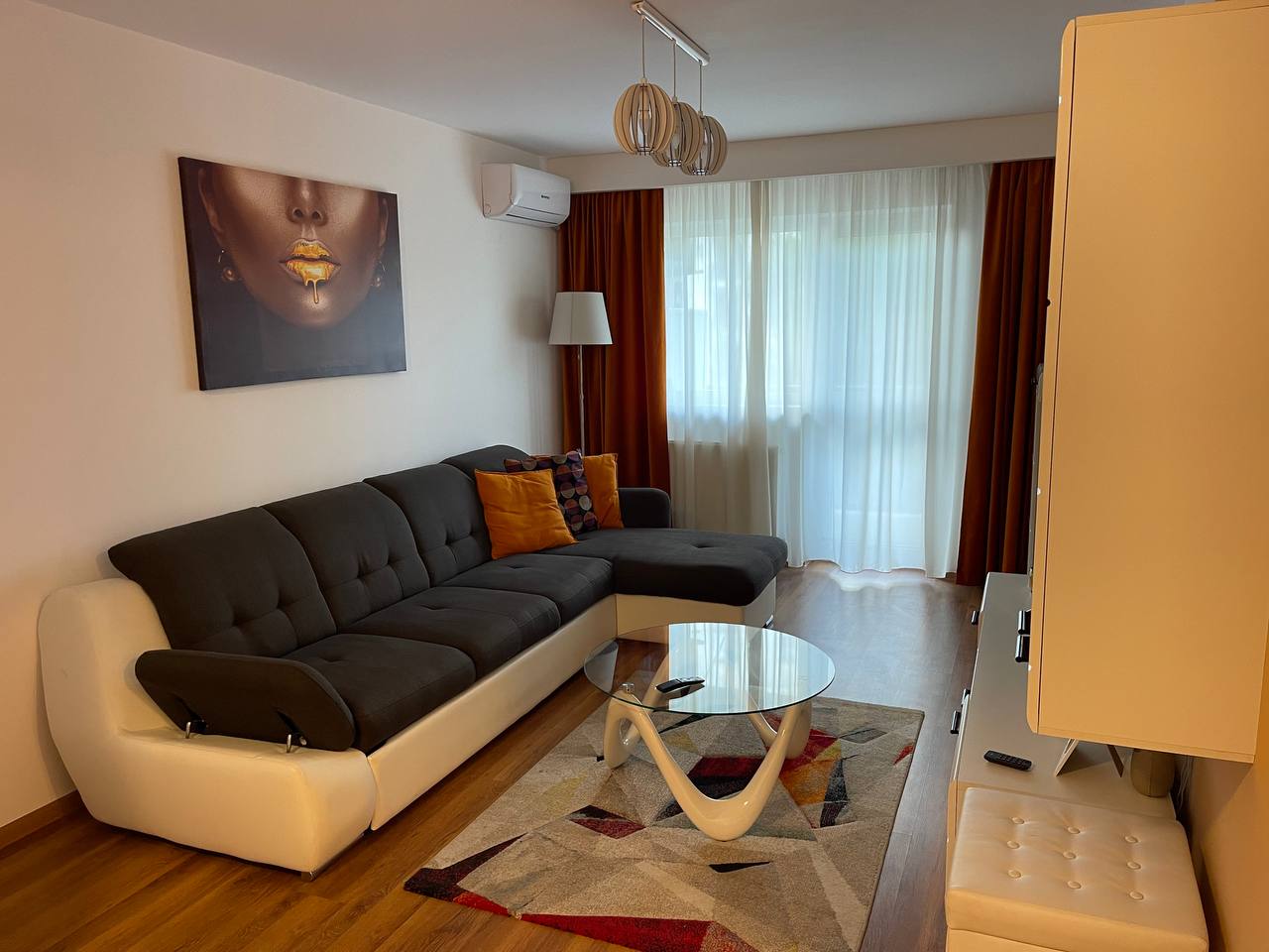 Inchiriez 3 camere | loc parcare inclus | prima inchiriere | proprietar
