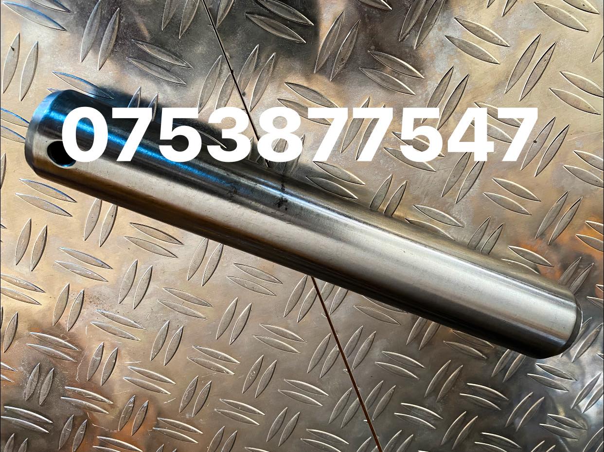 Bucse si bolturi pentru toate tipurile de utilaje JCB