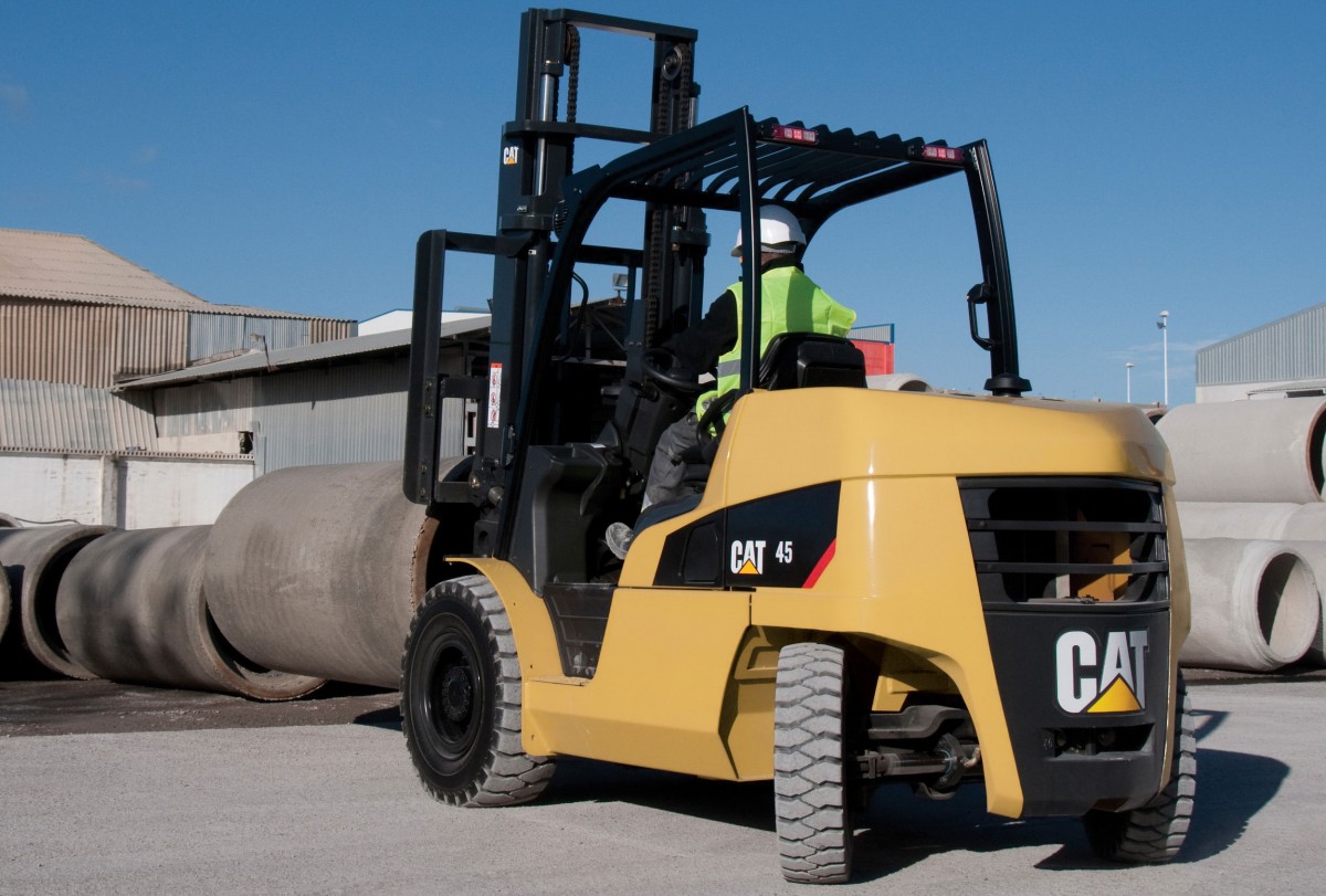 Inchiriez motostivuitoare– 3,5 tone, 5 tone, 7 tone