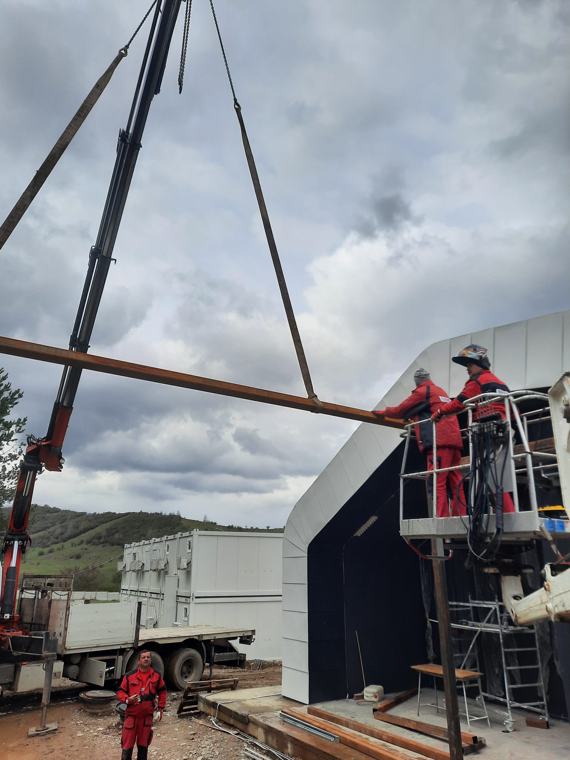 Inchiriez camion cu macara Brasov si imprejurimi