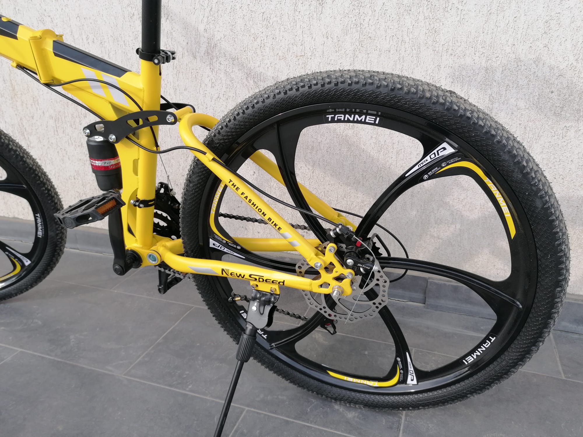 Bicicleta noua MTB sigilata, roti 26” aliaj 6 spite, Shimano, pliabila, frane disc, amortizoare, TOP