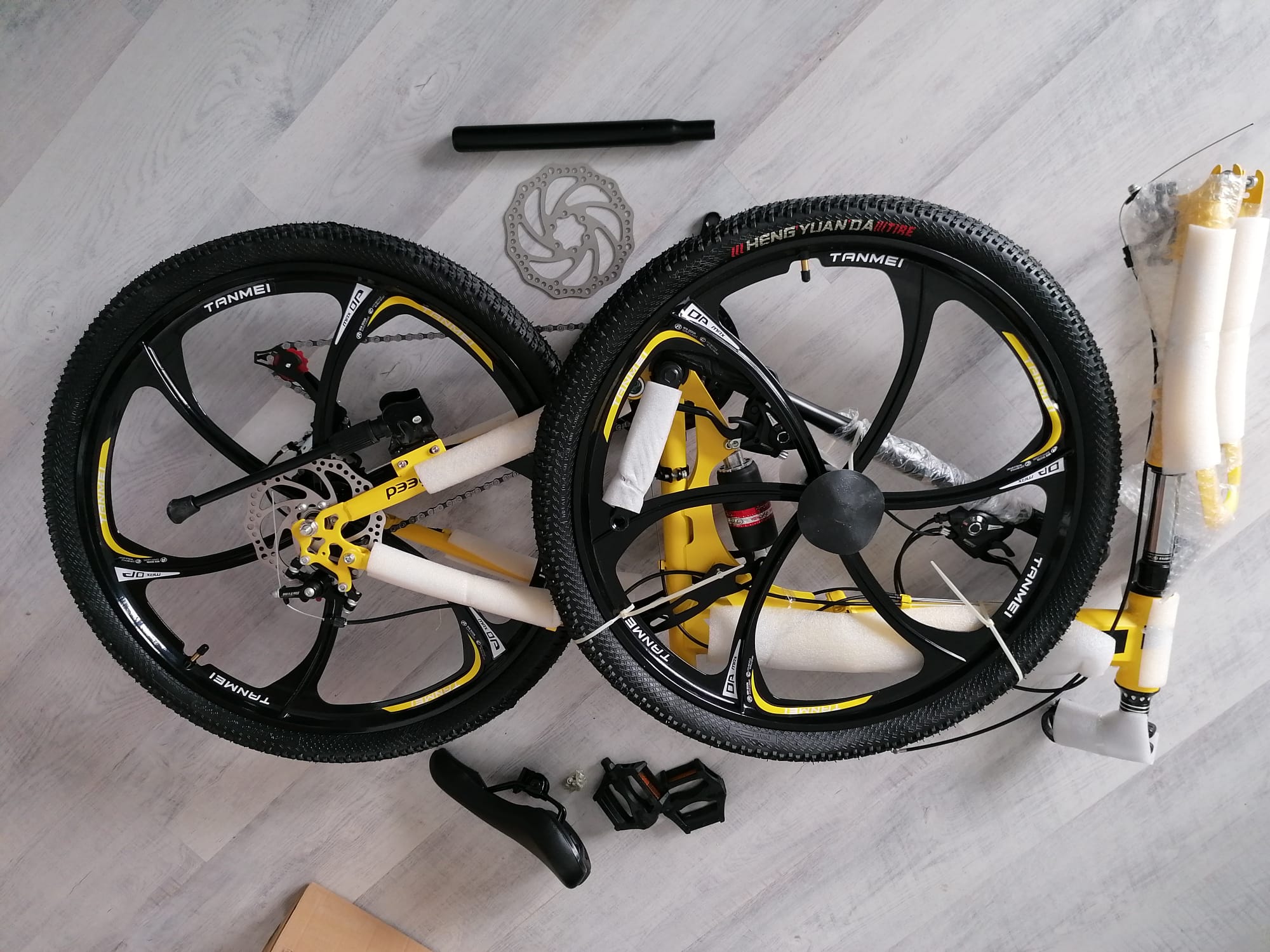 Bicicleta noua MTB sigilata, roti 26” aliaj 6 spite, Shimano, pliabila, frane disc, amortizoare, TOP