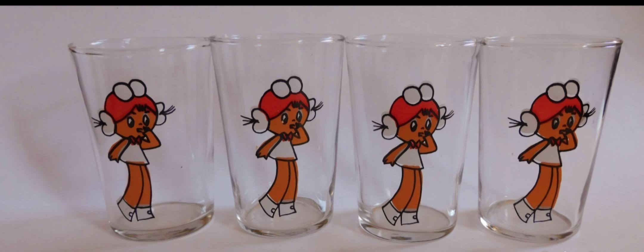 Caut pahare romanesti din sticla cu Mihaela