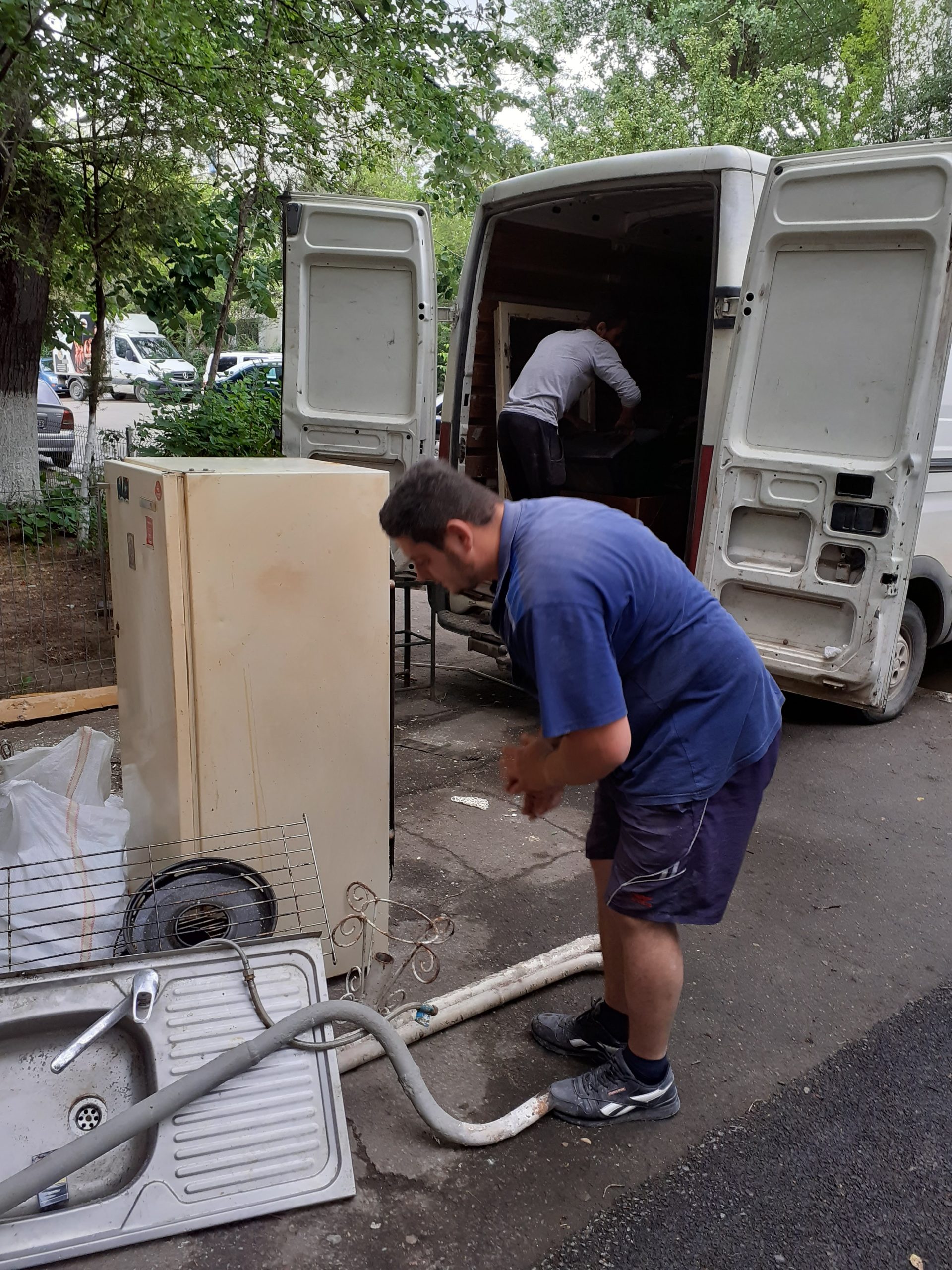 Echipa de debarasare mobila veche din apartamente Galați
