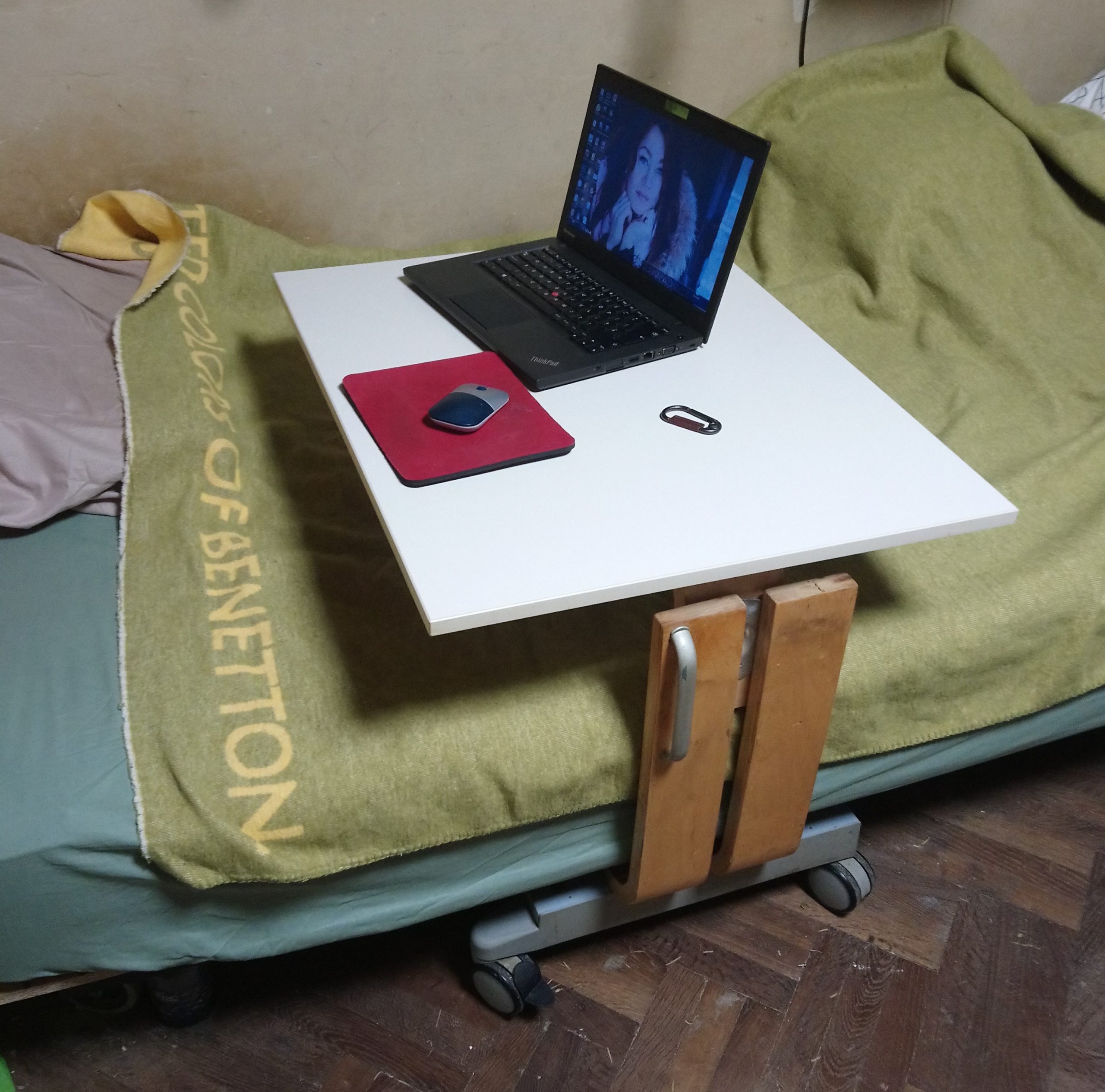 Măsuță laptop unicat…