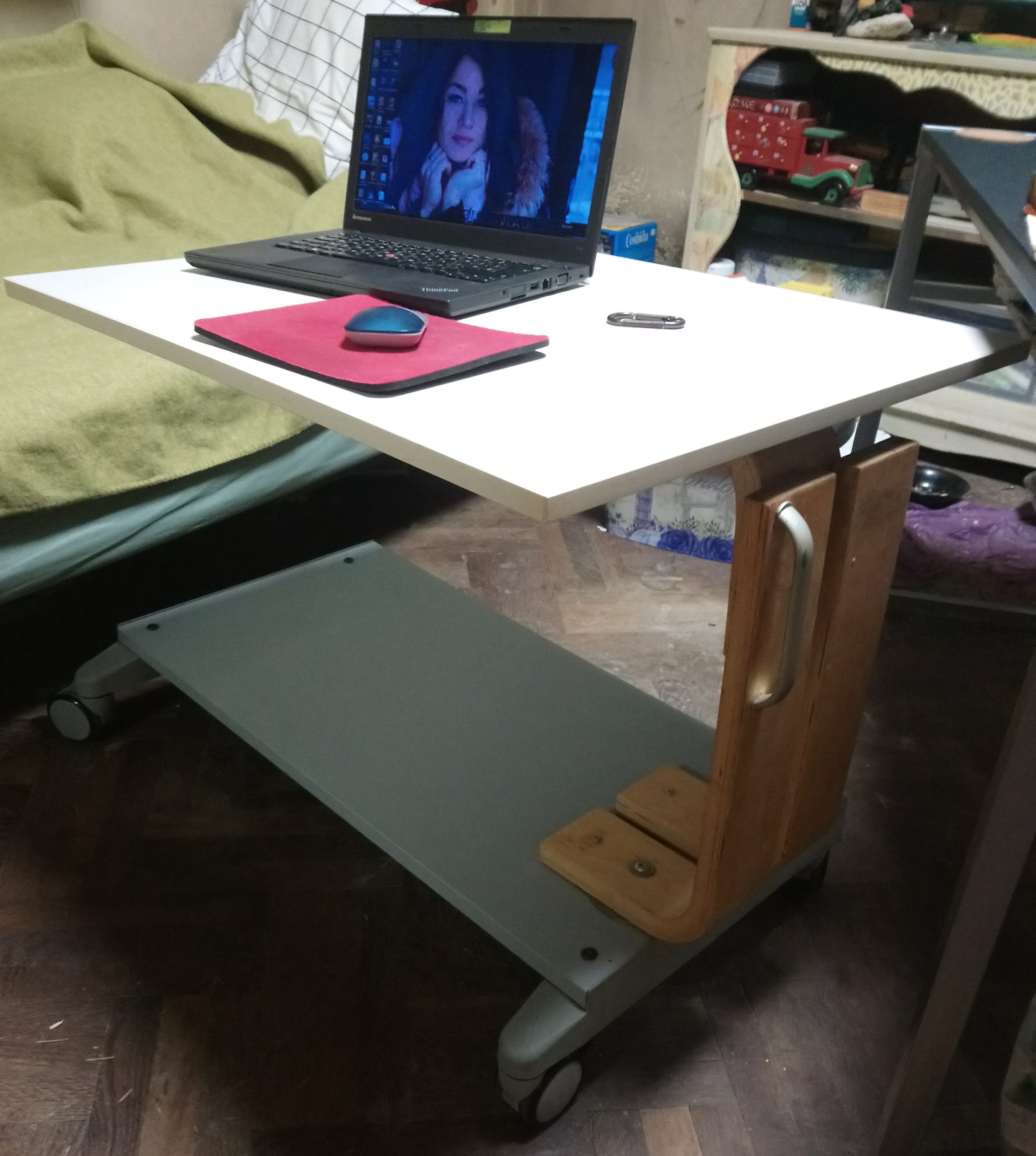 Măsuță laptop unicat…
