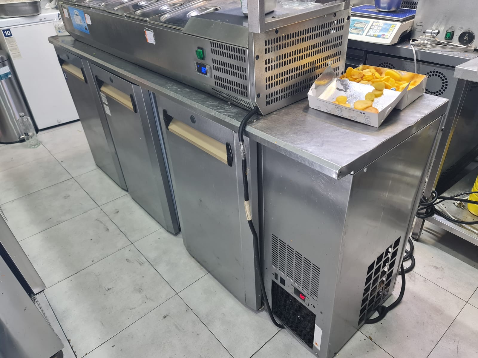 MESE RECI – CUPTOR 10 tavi cu DOSPITOR – APARATE GYROS – MASINA CUBURI DE GHEATA