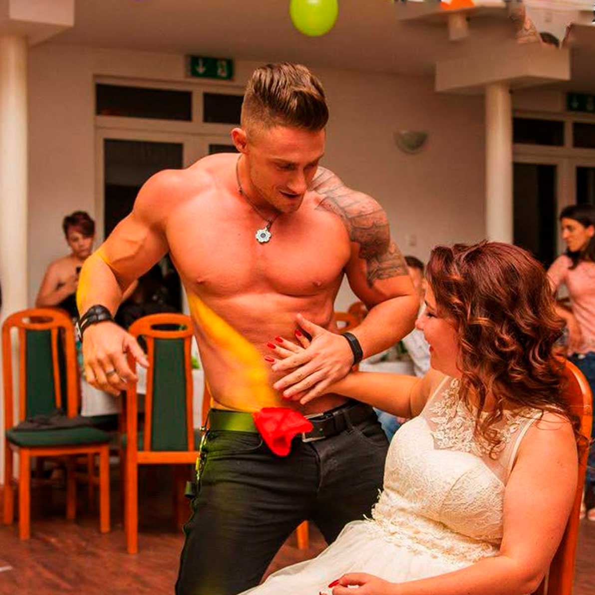 Striperi pentru Striptease Masculin