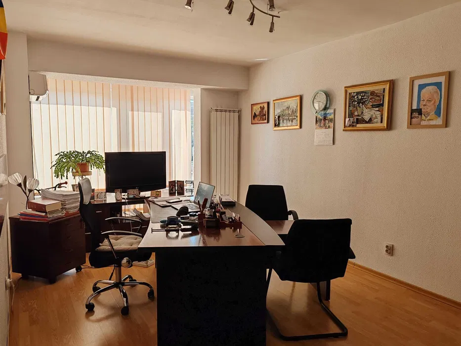 De închiriat birou 3 camere