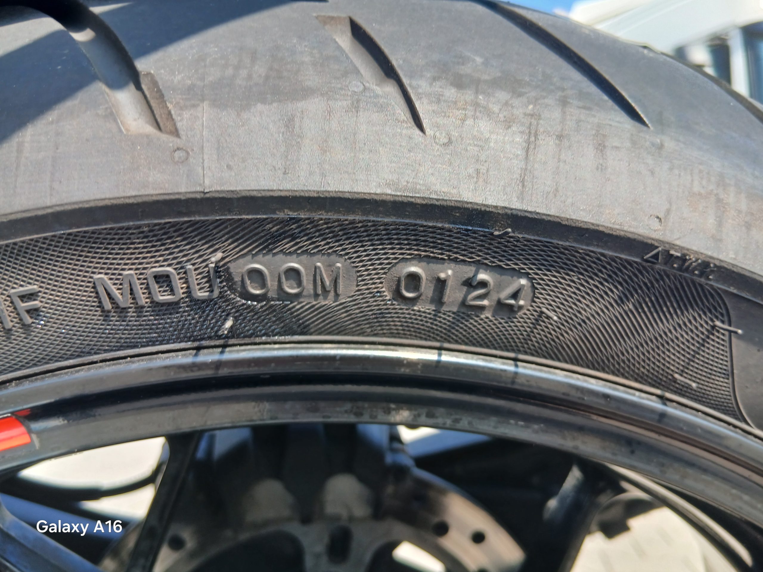 Vand sau schimb cu auto un CF Moto 800 NK Advanced