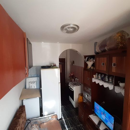 Garsonieră la parter, 20.000 Euro