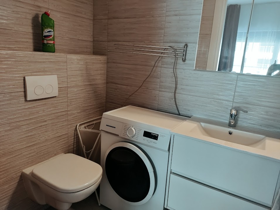 Proprietar inchiriez ap 2 camere MAMAIA NORD cu centrala termica proprie si loc parcare