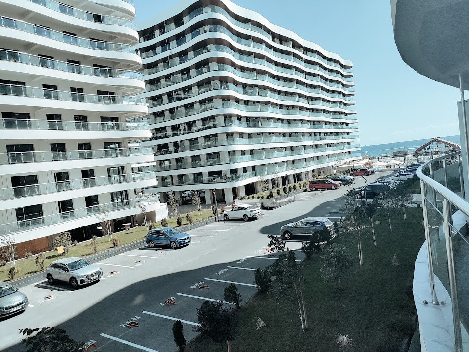 Proprietar inchiriez ap 2 camere MAMAIA NORD cu centrala termica proprie si loc parcare