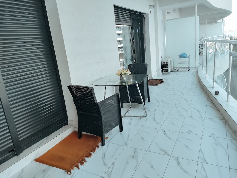 Proprietar inchiriez ap 2 camere MAMAIA NORD cu centrala termica proprie si loc parcare