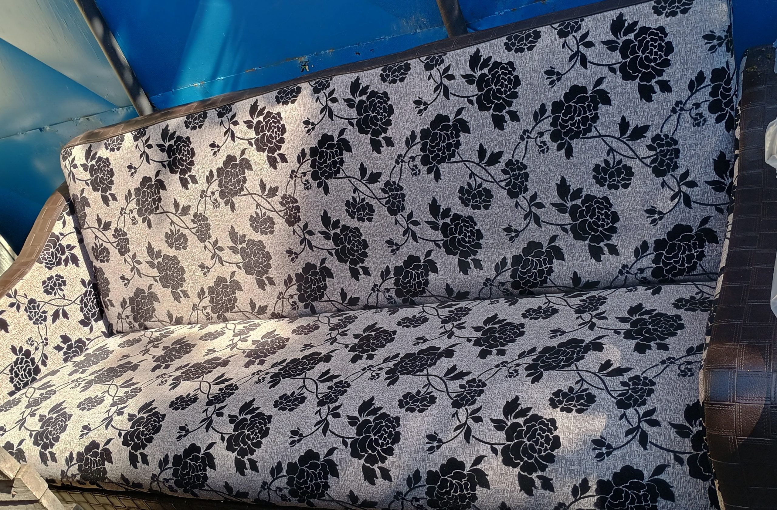 Vînd Canapea Extensibila 200 x 120 Cm cu Lada depozitare