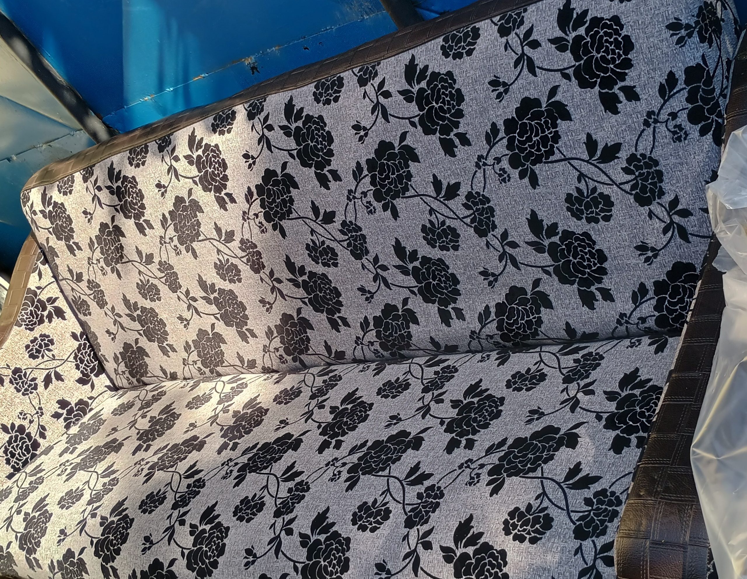 Vînd Canapea Extensibila 200 x 120 Cm cu Lada depozitare