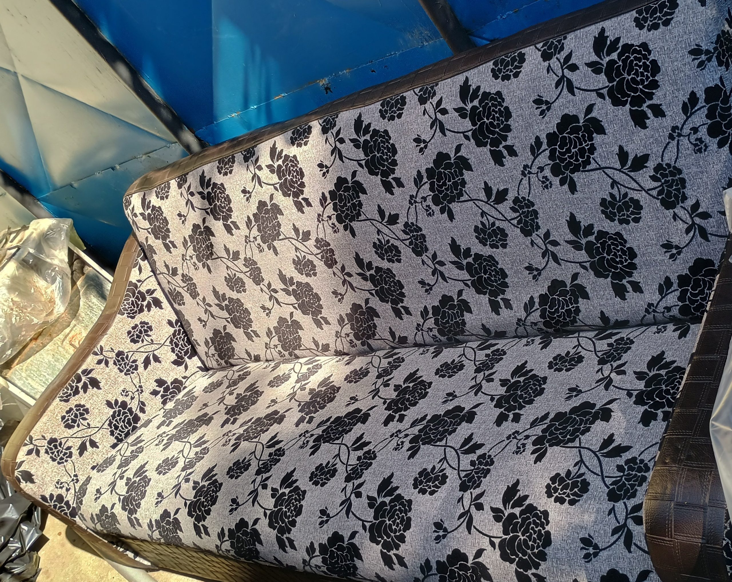 Vînd Canapea Extensibila 200 x 120 Cm cu Lada depozitare