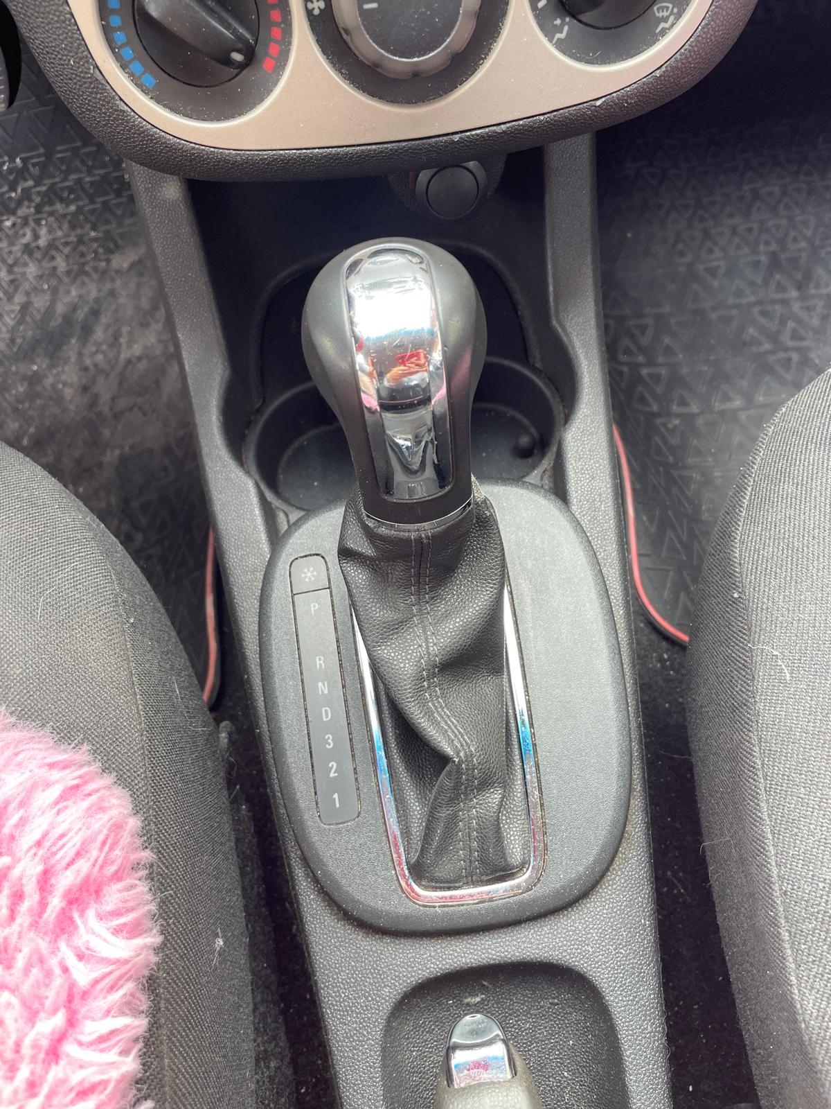 VIND OPEL CORSA D CUTIE AUTOMATĂ AN 2009 ITP FĂCUT RECENT