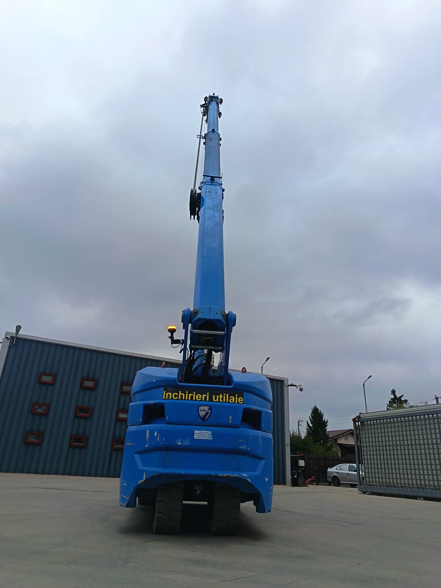 Închiriez mini-macara Valla 8T