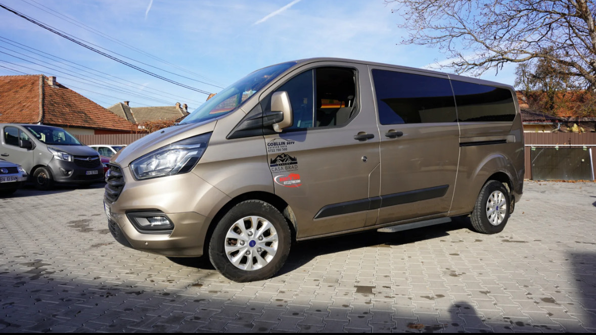 INCHIRIERE MICROBUZ 8+1