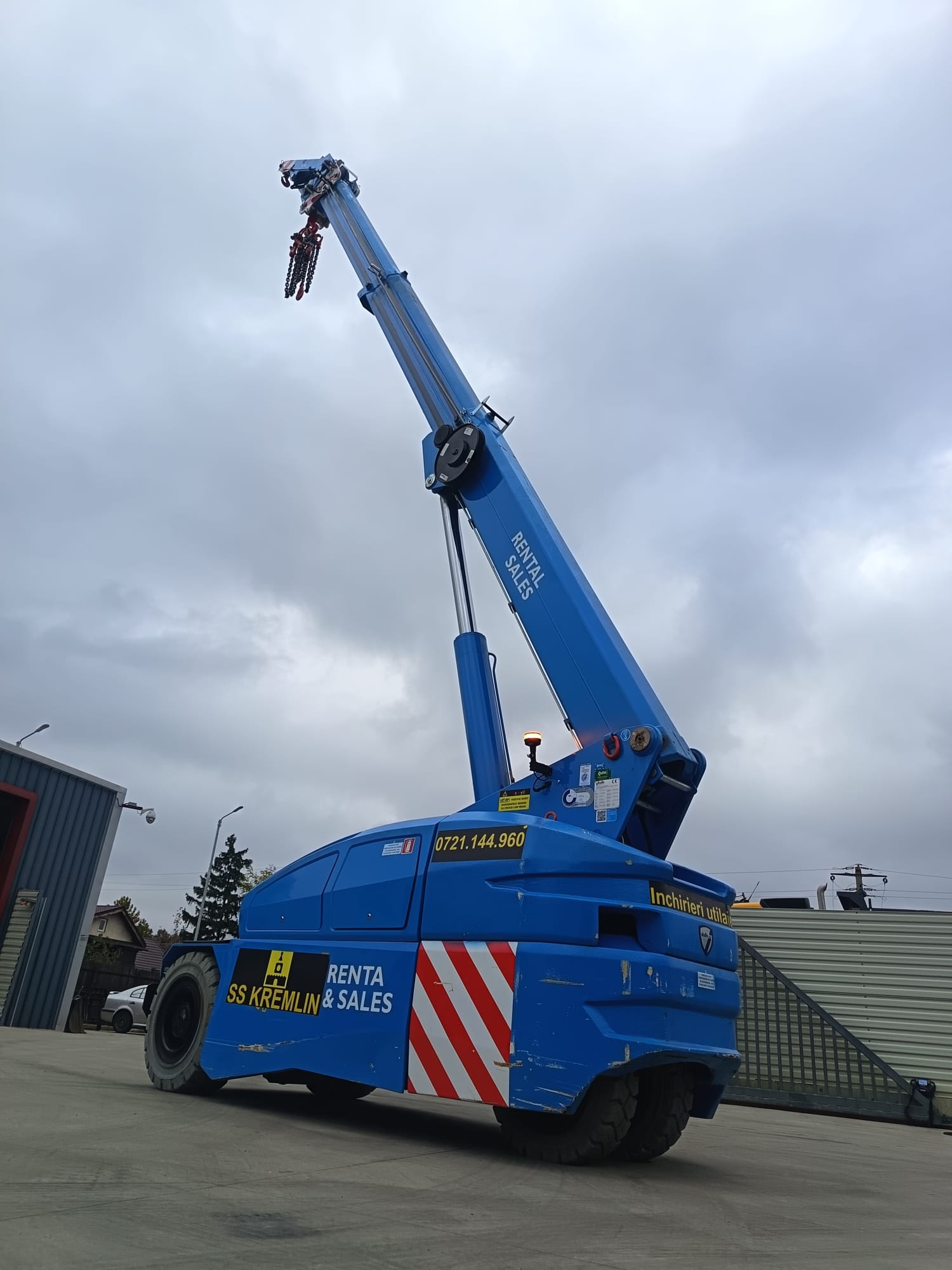 Închiriez mini-macara Valla 8T