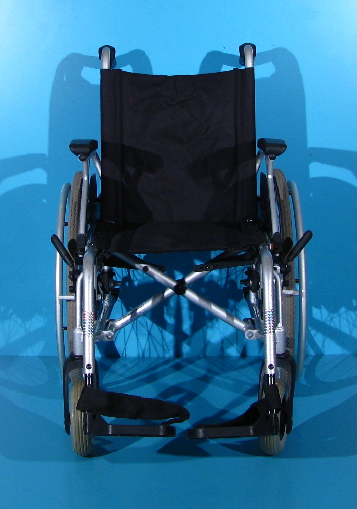 Scaun cu rotile din aluminiu – Drive