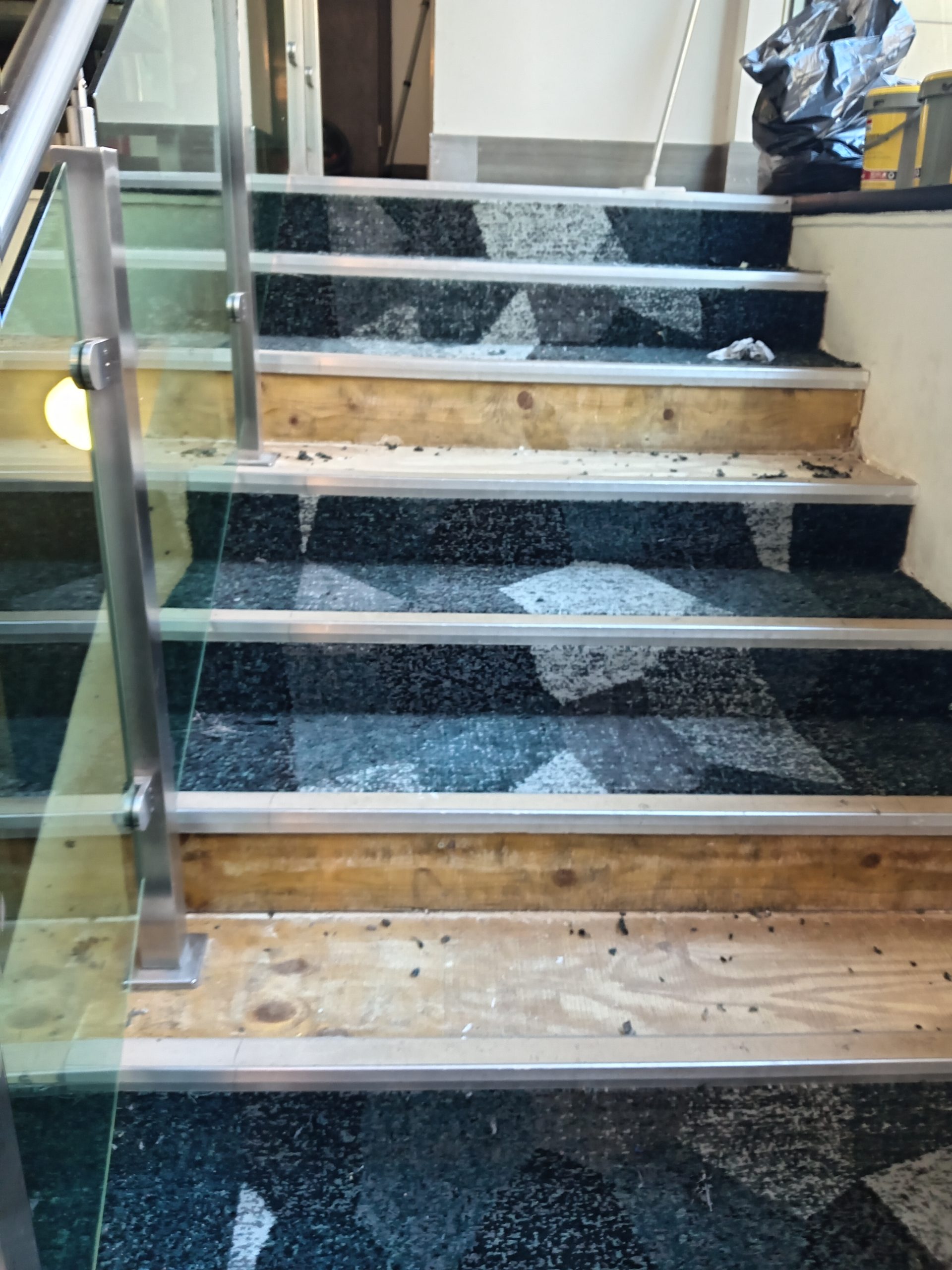 zugraveli interioare cu pompa rapid usor si de calitate si mocheta lipita: case ,apartamente ,hale