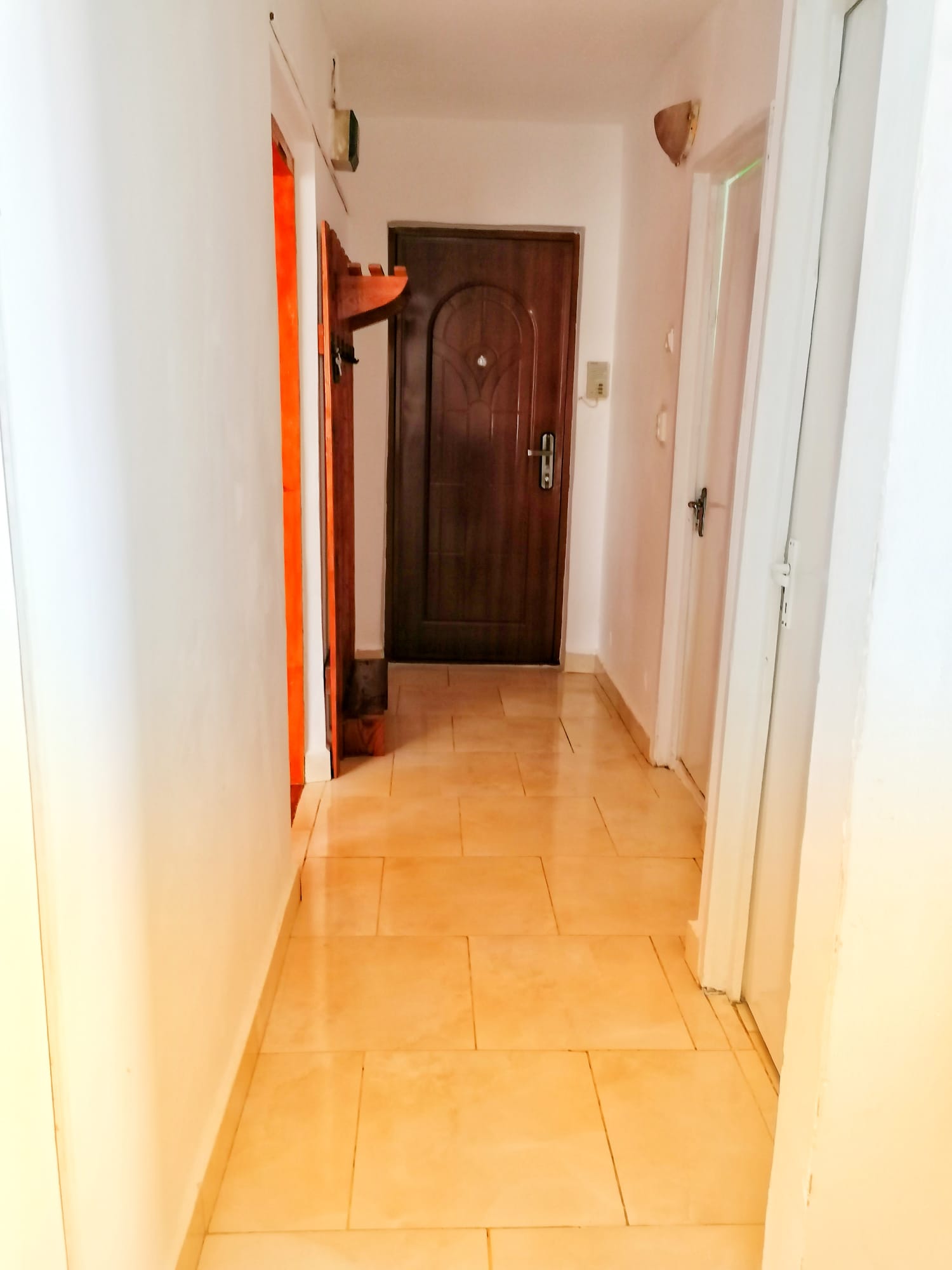 INCHIRIEZ AP 2 CAMERA ALFA