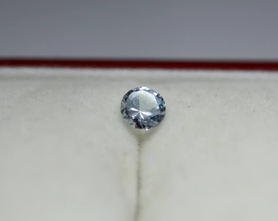 Bijutetii ci diamante color