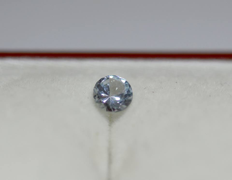 Bijutetii ci diamante color