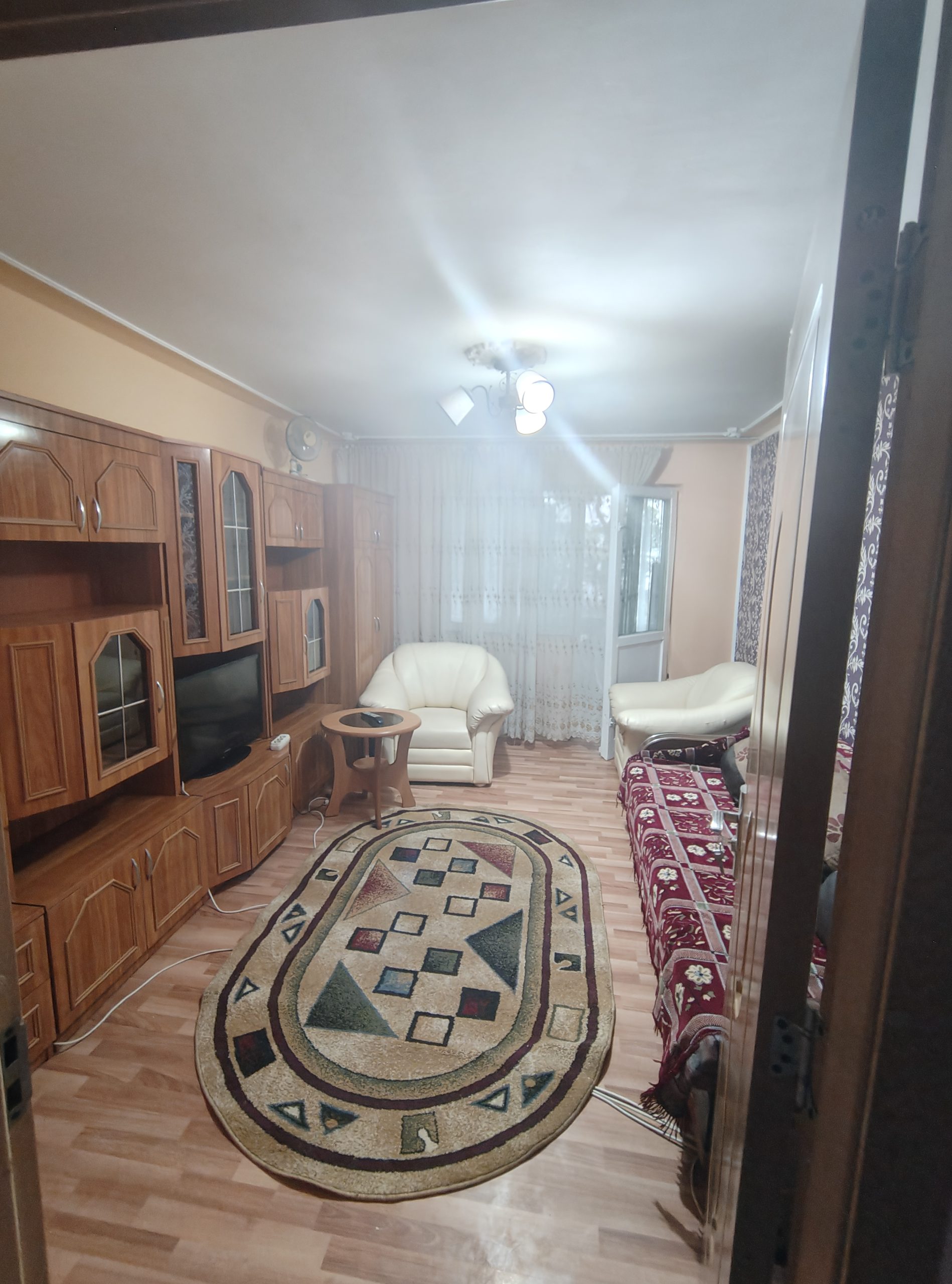 Persoana fizica vand apartament 2 camere Podu roș kaufland nicolina