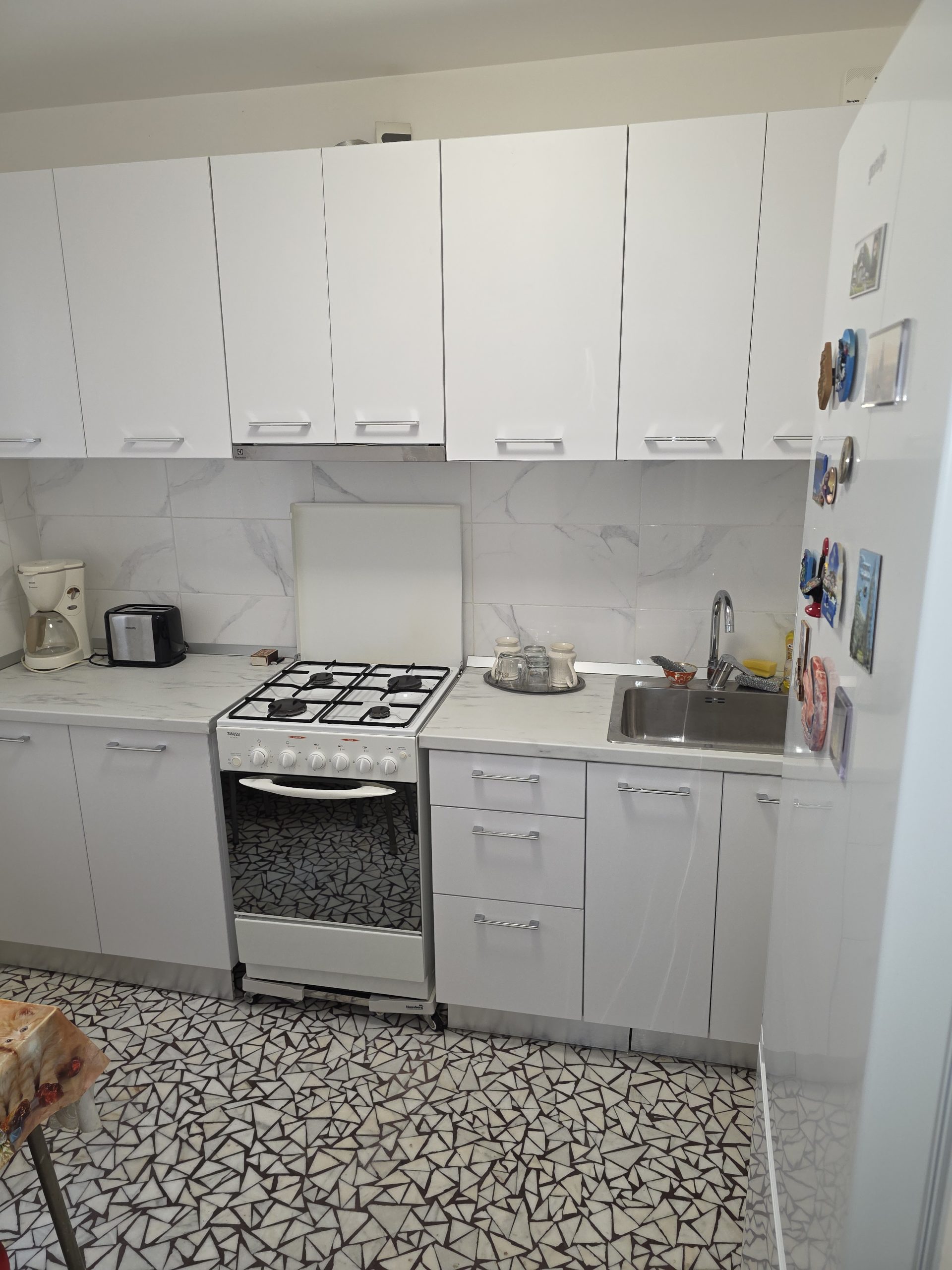 Inchiriez apartament 3 camere mobilat si utilat, central