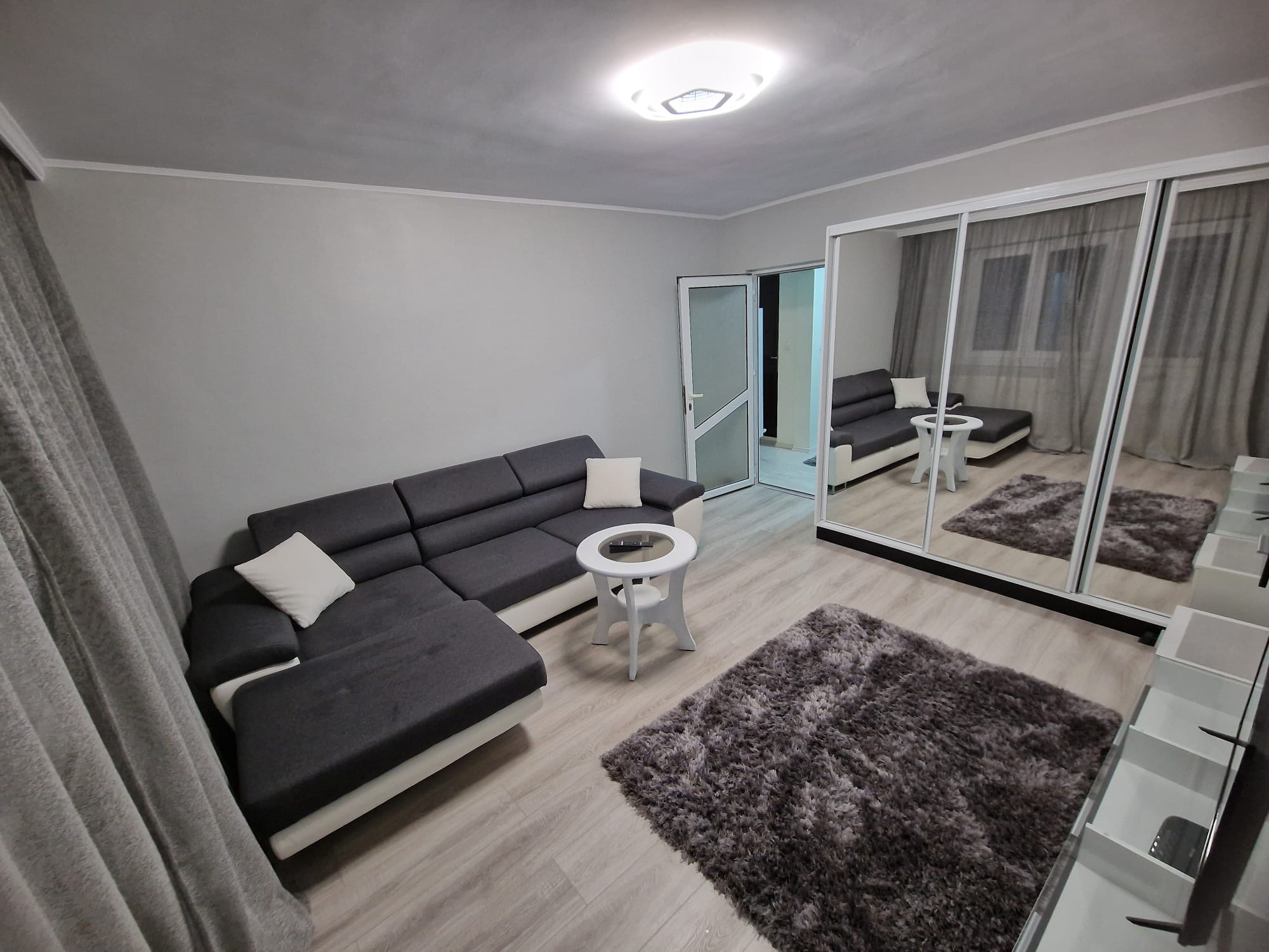 Inchiriez Apartament 2 camere vis-a-vis de Politia municipala