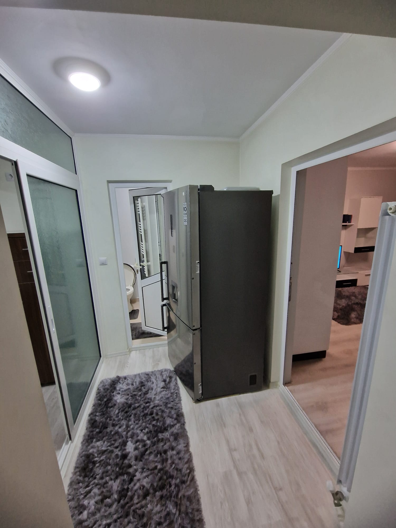 Inchiriez Apartament 2 camere vis-a-vis de Politia municipala