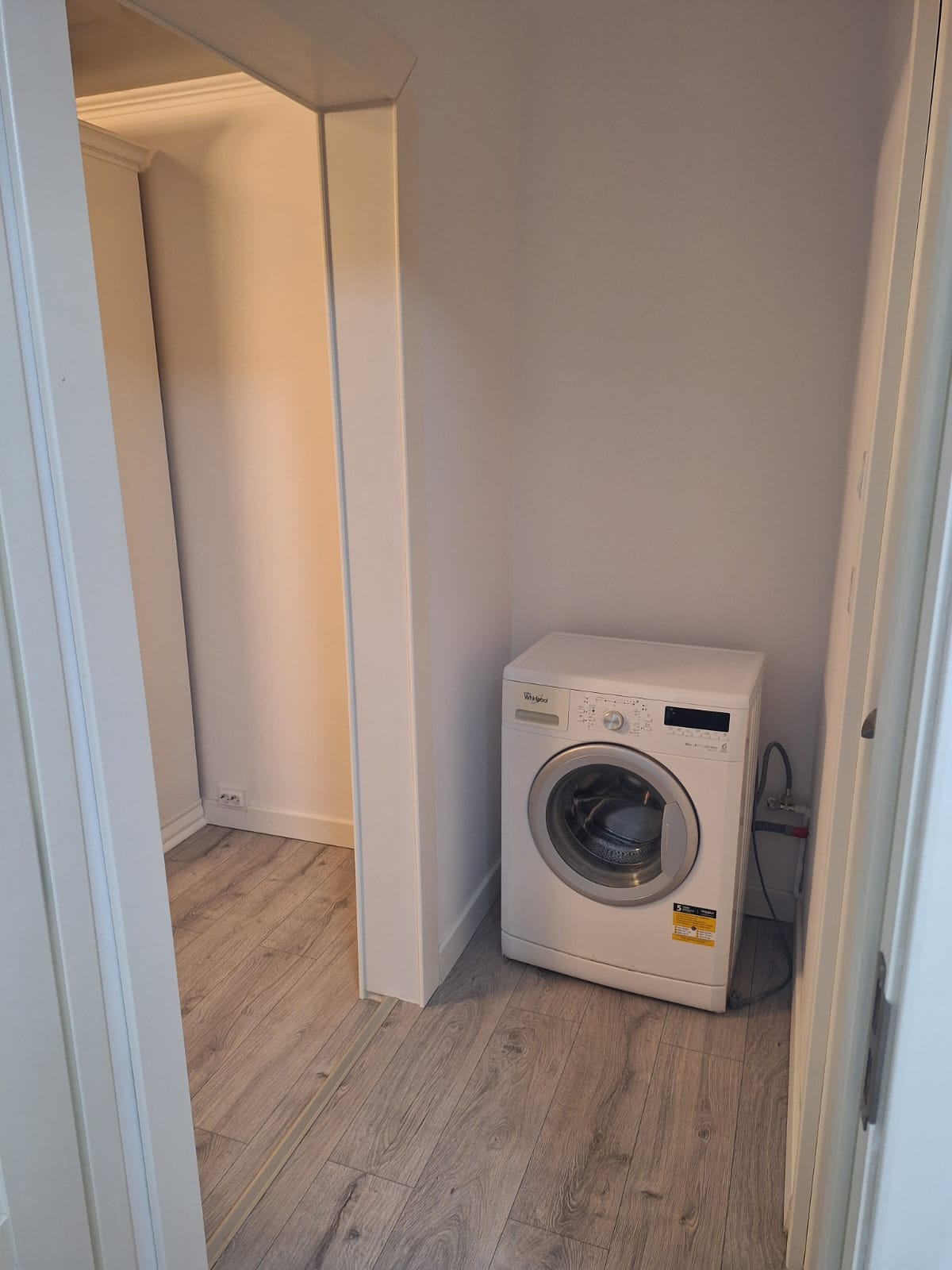 Închiriez apartament 2cam loc Roma sunt proprietar t