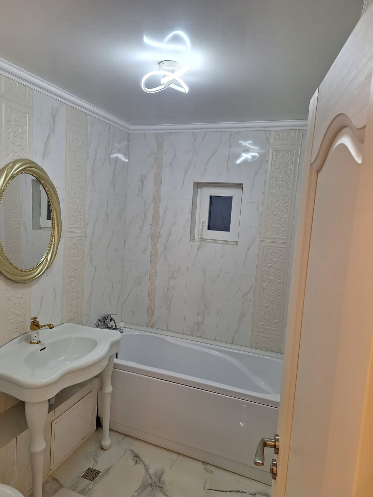 Închiriez apartament 2cam loc Roma sunt proprietar t