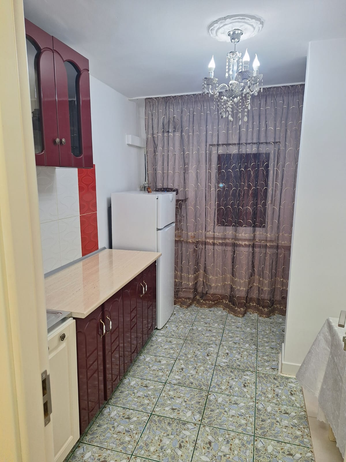 Închiriez apartament 2cam loc Roma sunt proprietar t