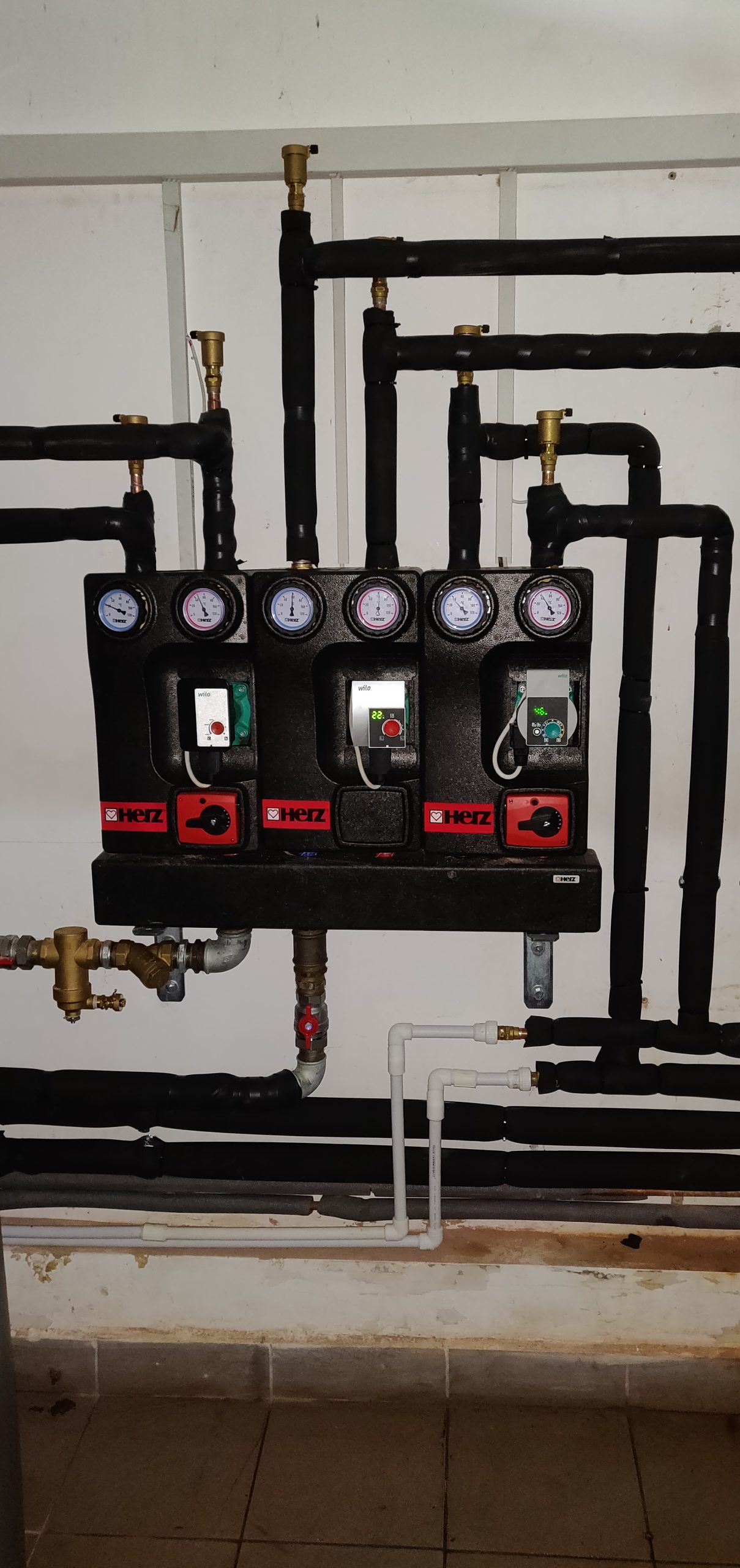 Servicii profesionale instalații termice/lemne/ panouri solare.