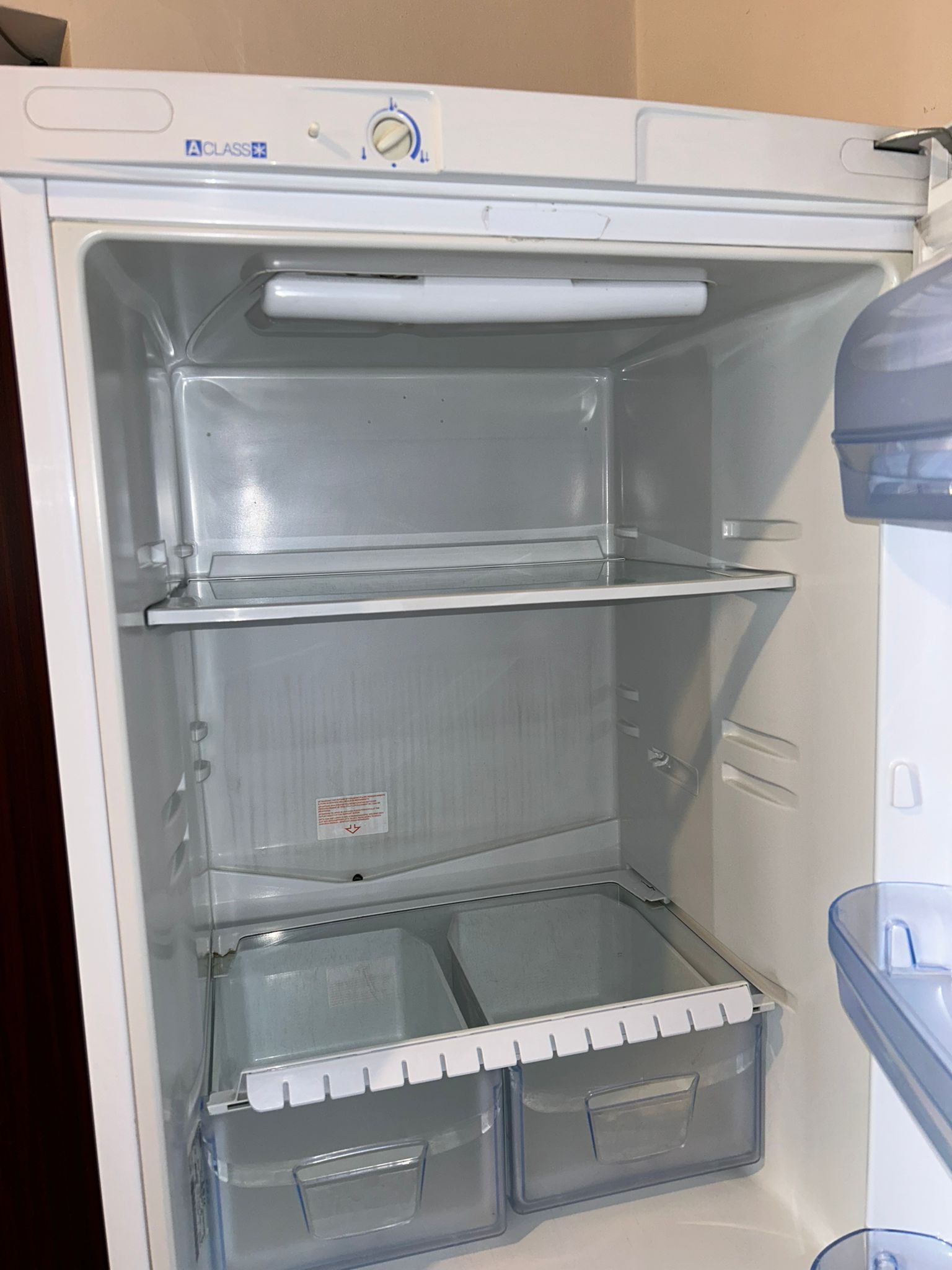 combina frigorifica Indesit. H 200 cm