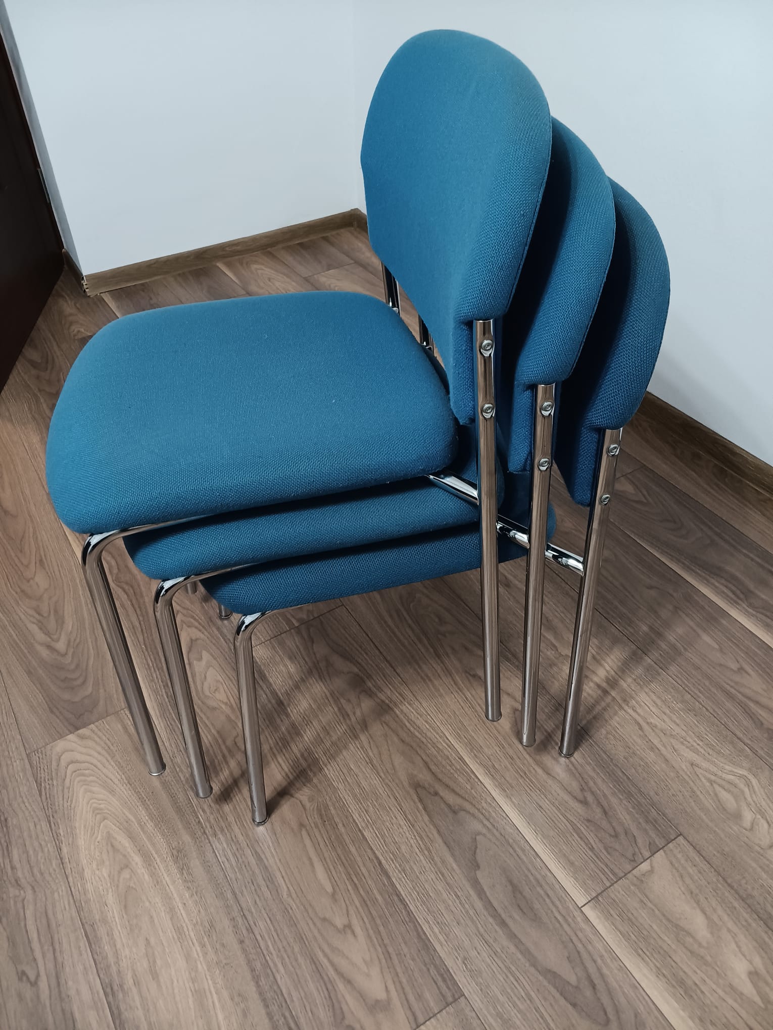 Birouri si scaune pentru sali de curs /conferinte