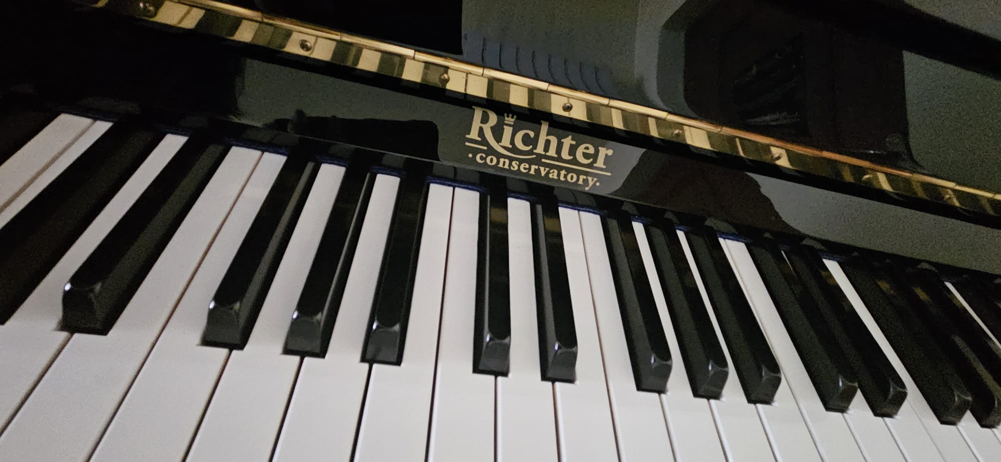 Pianina reconditionata integral in fabrica Richter Conservatory