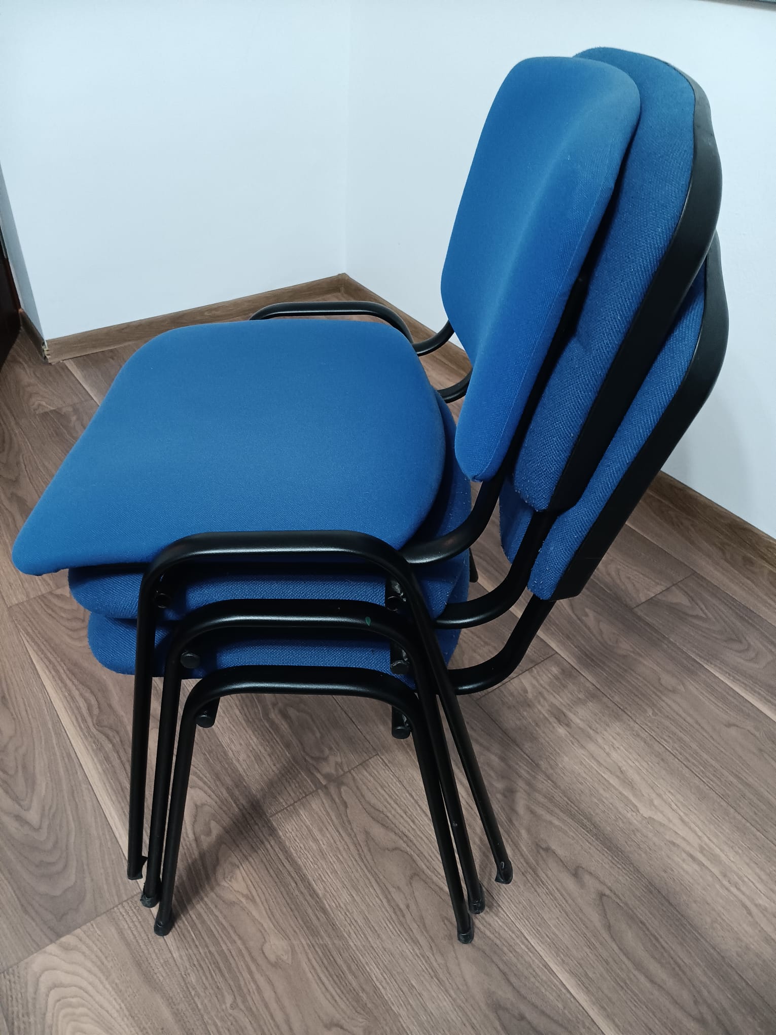 Birouri si scaune pentru sali de curs /conferinte