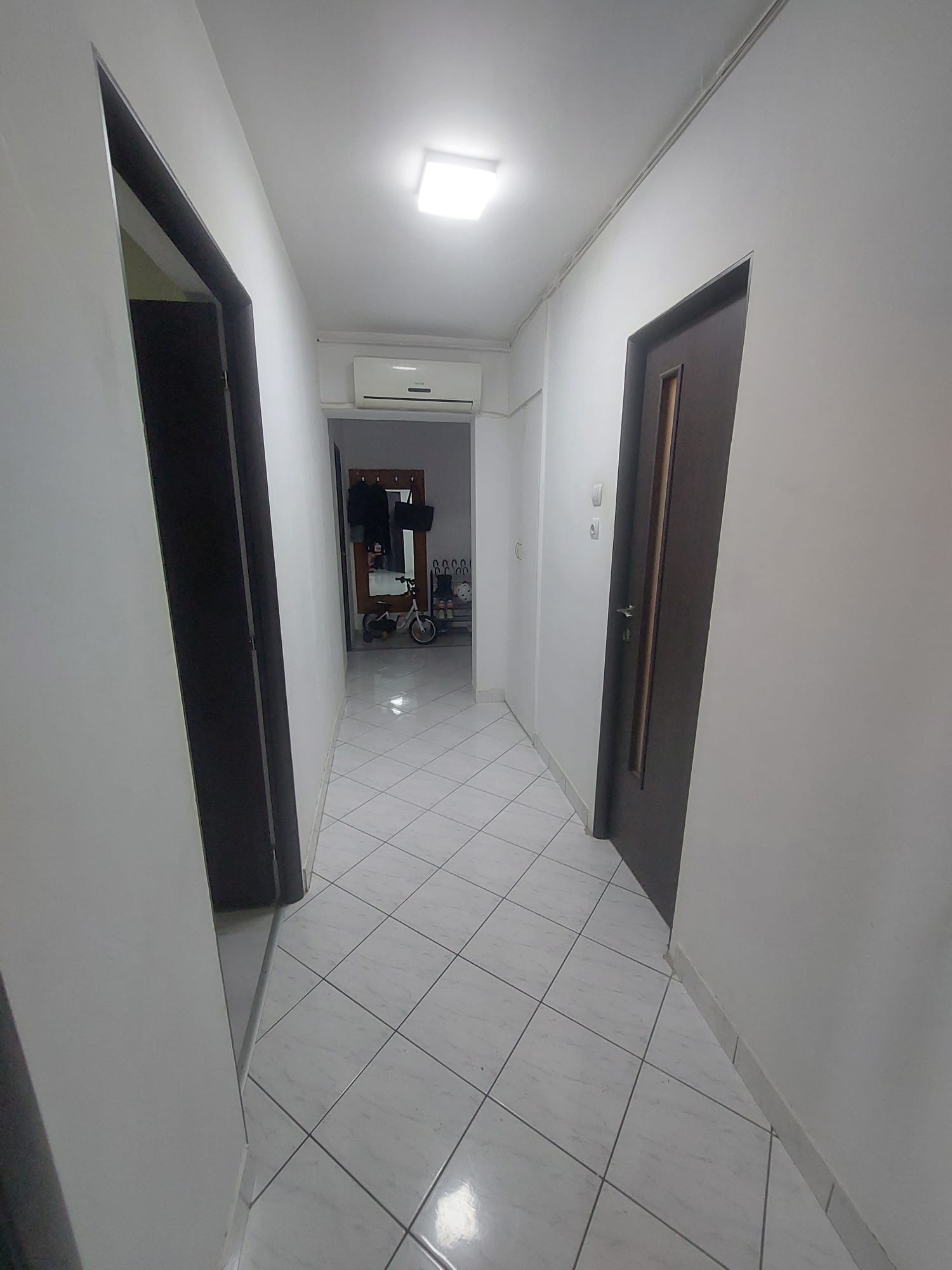 Închiriez apartament